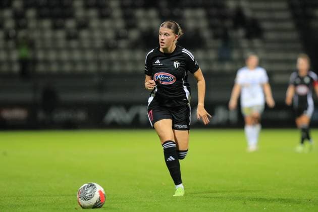 Murska Sobota, Slovenia, September 26th, 2024: Ziva Vindisar (17 NS Mura) chasing the ball during the UEFA womens champions league play off match Mura vs St Polten at Mestni Stadion Fazanerija, Murska Sobota Tom Seiss SPP (Tom Seiss SPP) Copyright: xTomxSeissx xSPPx spp-en-ToSeSp-20240926 UWCL Mura vs SKN-9522