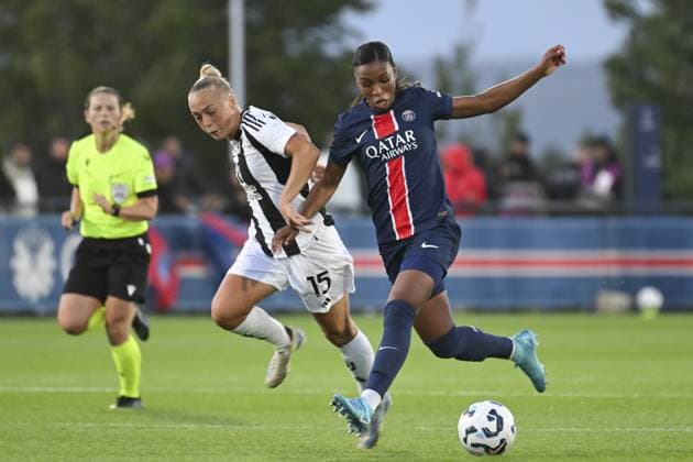 Grace Geyoro (PSG) vs Hanna Bennison (Juventus) FOOTBALL FEMININ : Paris Saint Germain Vs Juventus - Ligue des Champions - 26 09 2024 MichaelBaucher Panoramic 
