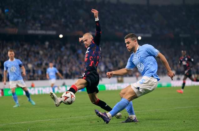 MALMÖ, SWEDEN 20240926 Rangers Vaclav Cerny and Malmös Gabriel Busanello battle for the ball during Thursdays Europa League soccer match between Malmö FF and Rangers FC at Eleda Stadium New Malmö Stadium MALMÖ SWEDEN x10600x  Copyright: xAndreasxHillergren TTx EUROPA LEAGUE MALMÖ FF-RANGERS FC
