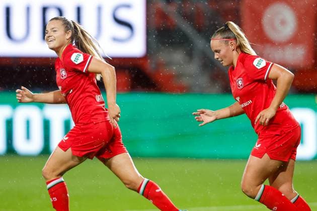 ENSCHEDE, Stadium De Grolsch Veste, 26-09-2024 , season 2024 2025 , UEFA Women Champions League Qualification. during the match Twente - Osijek (women), FC Twente player Kayleigh van Dooren celebrating the goal scored 1-0 Twente - Osijek (women)  x26342439x Copyright: