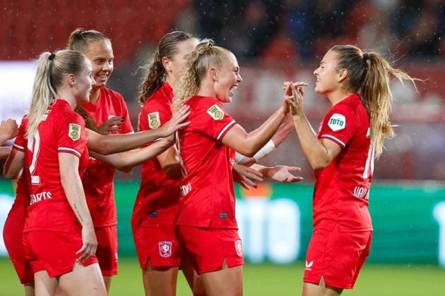 ENSCHEDE, Stadium De Grolsch Veste, 26-09-2024 , season 2024 2025 , UEFA Women Champions League Qualification. during the match Twente - Osijek (women), FC Twente player Kayleigh van Dooren celebrating the goal scored 1-0 Twente - Osijek (women)  x26342442x Copyright: