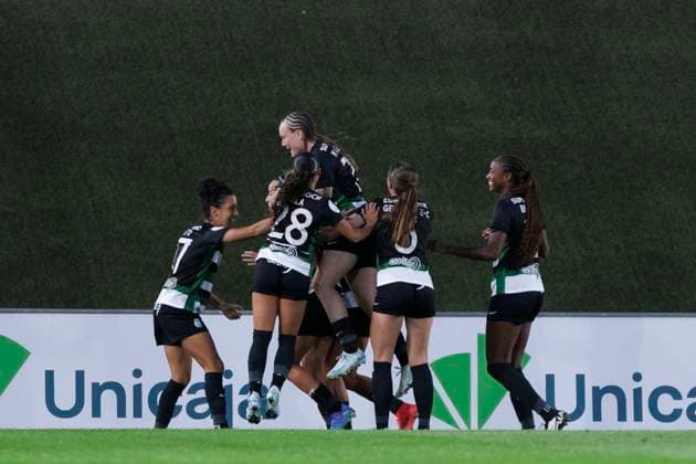 UEFA Women s Champions League - Real Madrid vs Sporting Portugal MADRID, SPAIN - SEPTEMBER 26 : Several player of Sporting Lisboa women celebrates a goal during the UEFA Women s Champions League 24 25 match, Round 2, second leg between Real Madrid and Sporting Portugal at Alfredo Di Stefano stadium in Madrid. (Photo by Guillermo Martinez) Madrid Alfredo Di Stefano Stadium Spain Copyright: xGuillermoxMartinezx