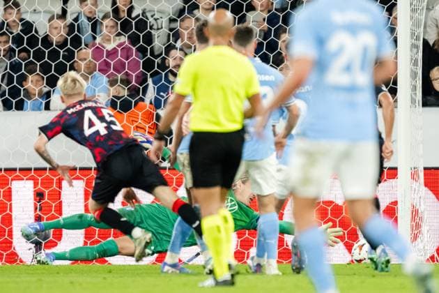 240926 Ross McCausland of Rangers scores the 0 2 goal behind goalkeeper Johan Dahlin of Malmö FF during the UEFA Europa League football match between Malmö FF and Rangers on September 26, 2024 in Malmö Photo Petter Arvidson BILDBYRAN kod PA PA0884 fotboll football soccer fotball uefa europa league malmö ff rangers bbeng  Copyright: PETTERxARVIDSON BB240926PA108