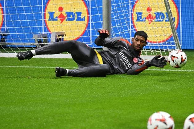 26 09 2024, xjhx, Football UEFA Europa League, Eintracht Frankfurt Viktoria Pilsen emspor, v l Warmup warm up Warm up before the match Kaua Santos Eintracht Frankfurt DFL DFB REGULATIONS PROHIBIT ANY USE OF PHOTOGRAPHS as IMAGE SEQUENCES and or QUASI VIDEO Frankfurt am Main