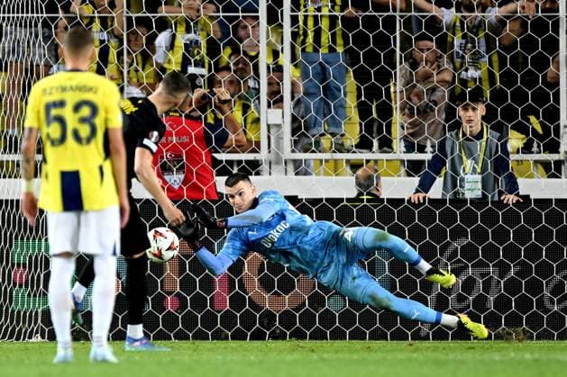 ISTANBUL - Fenerbahce SK goalkeeper Dominik Livakovic (R) stops a penalty by Dennis Eckert of Royale Union Saint-Gilloise (L) during the UEFA Europa League match between Fenerbahce AS and R. Union Saint-Gilloise at Ulker Fenerbahce Sukru Saracoglu stadium on Sept. 26, 2024 in Istanbul, Turkey. ANP Hollandse Hoogte UEFA Europa League 2024 25 2024 25 xVIxANPxSportx xGerritxvanxKeulenxIVx 509437255 originalFilename: 509437255.jpg