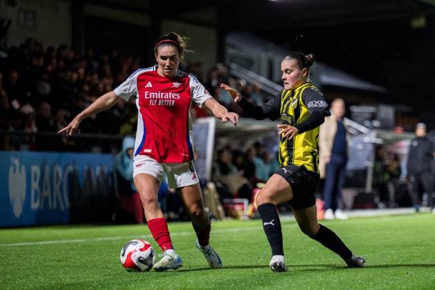 240926 Katie McCabe of Arsenal and Hanna Wijk of Häcken during the UEFA Women s Champions League qualifying match between Arsenal and Häcken on September 26, 2024 in London Photo Emma Wallskog BILDBYRAN COP 320 EW0435 fotboll football soccer fotball champions league arsenal häcken dam bbeng  Copyright: EMMAxWALLSKOG BB240926EW061