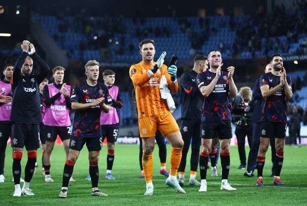 Jack Butland of Rangers applauds the fans Malmo v Rangers, UEFA Europa League, Group Stage, Football, Eleda Stadion, Malmo, Sweden, 26 Sep 2024 EDITORIAL USE ONLY No use with unauthorised audio, video, data, fixture lists, club league logos or live services. Online in-match use limited to 120 images, no video emulation. No use in betting, games or single club league player publications.  Copyright: xMichaelxZemanek Shutterstockx 14739047au