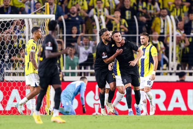 Fenerbahce SK v Royale Union Saint-Gilloise - UEFA Europa League ISTANBUL, TURKEY - SEPTEMBER 26 : The team of Royale Union Saint-Gilloise celebrates after the 2-1 goal of Sykes Ross defender of Royale Union Saint-Gilloise during the UEFA Europa League phase matchday 1 match between Fenerbahce SK and Royale Union Saint-Gilloise on September 26, 2024 in Istanbul, Turkey, 26 09 2024  Copyright: xTomasxSiskx