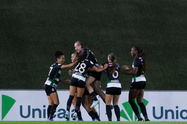 Real Madrid v Sporting CP: UEFA Women s Champions League 2nd Round 2nd Leg Several players of Sporting Portugal women celebrate a goal during the UEFA Women s Champions League 24 25 match, Round 2, second leg between Real Madrid and Sporting Portugal at Alfredo Di Stefano stadium in Madrid, Spain, on September 26. Madrid Spain  Copyright: xGuillermoxMartinezx originalFilename:martinez-uefawome240926_npq1M.jpg