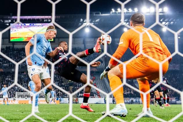 240926 Erik Botheim of Malmö FF in action with Neraysho Kasanwirjo and goalkeeper Jack Butland of Rangers during the UEFA Europa League football match between Malmö FF and Rangers on September 26, 2024 in Malmö Photo Petter Arvidson BILDBYRAN kod PA PA0884 fotboll football soccer fotball uefa europa league malmö ff rangers bbeng  Copyright: PETTERxARVIDSON BB240926PA125