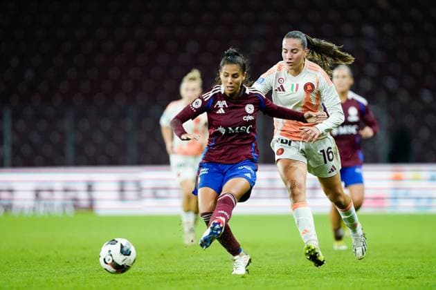 26 09 2024, Geneva, Stade de Geneve, UEFA Women s Champions League Servette FC Chenois Feminin AS Roma, 3 Daina Bourma Servette FC Chenois Feminin and Alice Corelli 16 Roma battle for the ball duel Geneva Stade de Geneve Geneva Switzerland  Copyright: xJustPictures.ch DanielaxPorcellix