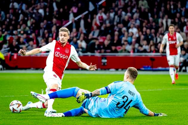 AFC Ajax Amsterdam midfielder Kenneth Taylor, Besiktas JK goalkeeper Mert Gunok, during the match Ajax Besiktas at the Johan Cruijff ArenA for the UEFA Europa League League phase Matchday 1 season 2024 2025 in AMSTERDAM, Netherlands on 26 september 2024, photo by Marcel van Dorst EYE4images DeFodi Images Defodi 746 190686 Defodi-746