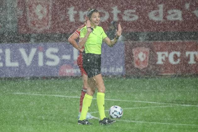 Enschede, Netherlands, September 26th 2024: Referee Olatz Rivera Olmedo during the UEFA Womens Champions League Round 2 Qualification football game between FC Twente and Osijek in De Grolsch Veste in Enschede, Netherlands. (Leiting Gao SPP) Copyright: xLeitingxGaox xSPPx spp-en-LeGaSp-IMG_8389