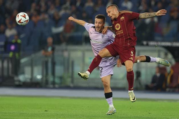 Rome, Italy 26.9.2024: Angelino of Roma, Gorosabel of Athletic Bilbao during the UEFA Europa League 2024-2025 day 1, football match between AS Roma vs Athletic Club Bilbao at Olympic Stadium in Rome.  Copyright: xMarcoxIacobucci IPAxSportx xipa-x xx IPA_50070834 IPA_Agency_IPA50070834