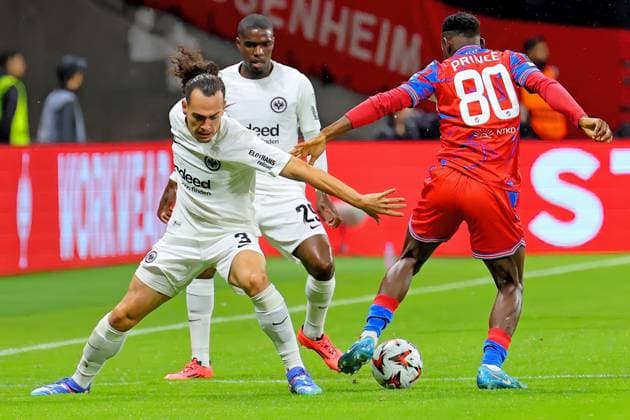 Frankfurt, Germany 26 September 2024 Europa League 2024 2025 Eintracht Frankfurt vs FC Viktoria Pilsen Pictured from left fighting for the ball Arthur Theate Frankfurt , Niels Nkounkou Frankfurt and Prince Adu Pilsen Deutsche Bank Park Hessen Copyright: xFotostandx xRacochax