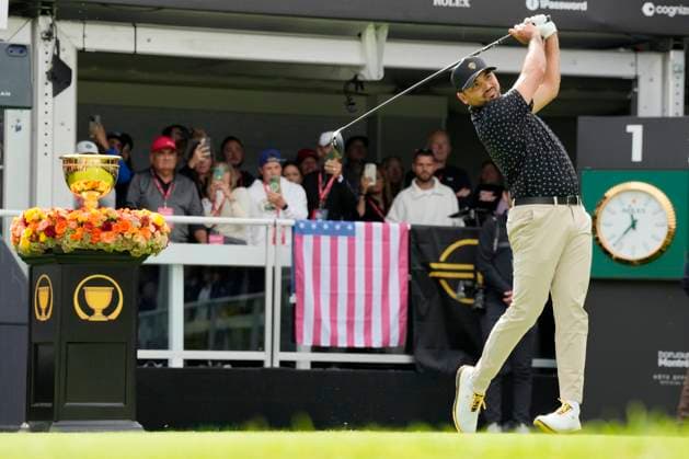 September 26, 2024, Montreal, Pq, Canada: International team member Jason Day of Australia hits his shot on the 1st tee during their first round four-ball match at the Presidents Cup golf tournament at the Royal Montreal Golf Club in Montreal, Thursday, Sept. 26, 2024. Canada News - September 26, 2024  - ZUMAc35_ 20240926_zaf_c35_070 Copyright: xFrankxGunnx