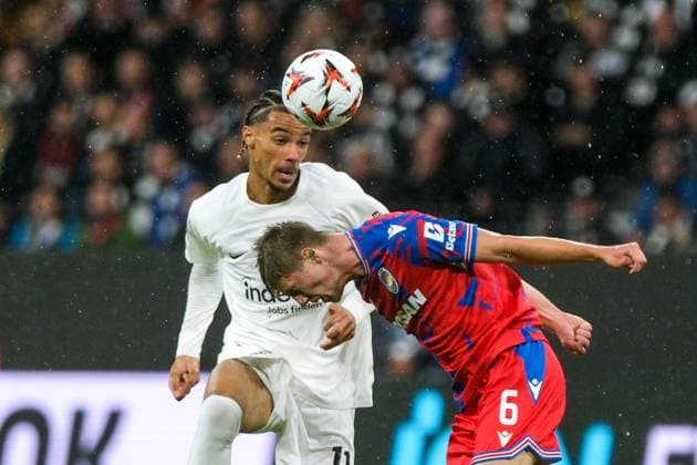 Hugo Ekitike Eintracht Frankfurt, 11 in duel with Lukas Cerv Viktoria Pilsen, 06 , GER, Eintracht Frankfurt vs Viktoria Pilsen, Football, UEFA Europa League, Matchday 1, Season 2024 25, 26 09 2024 GER, Eintracht Frankfurt vs Viktoria Pilsen, Football, UEFA Europa League, Matchday 1, Season 2024 25, 26 09 2024 Frankfurt Copyright: xEibner-Pressefoto FlorianxWieganx EP_FWD