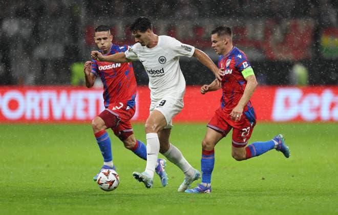 26 09 2024, Football UEFA Europa League, Eintracht Frankfurt FC Viktoria Pilsen, emonline, emspor, v l , Svetozar Markovic FC Viktoria Pilsen , Igor Matanovic Eintracht Frankfurt , Lukas Kalvach FC Viktoria Pilsen DFL DFB REGULATIONS PROHIBIT ANY USE OF PHOTOGRAPHS AS IMAGE SEQUENCES AND OR QUASI VIDEO xdcx Copyright: HMBxMedia