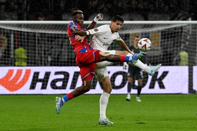 26 09 2024, xsltx, Football UEFA Europa League, Eintracht Frankfurt Viktoria Pilsen emspor, v l Sampson Dweh FC Viktoria Pilsen Igor Matanovic Eintracht Frankfurt Zweikampf, Aktion, action, battle for the ball DFL DFB REGULATIONS PROHIBIT ANY USE OF PHOTOGRAPHS as IMAGE SEQUENCES and or QUASI VIDEO Frankfurt am Main