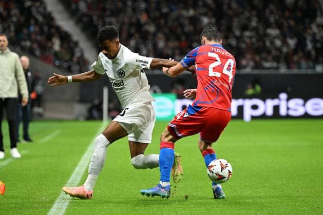 26 09 2024, xjhx, Football UEFA Europa League, Eintracht Frankfurt Viktoria Pilsen emspor, v l Ansgar Knauff Eintracht Frankfurt Milan Havel FC Viktoria Pilsen Zweikampf, Aktion, action, battle for the ball DFL DFB REGULATIONS PROHIBIT ANY USE OF PHOTOGRAPHS as IMAGE SEQUENCES and or QUASI VIDEO Frankfurt am Main