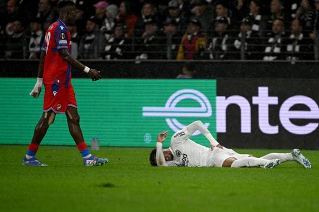 26 09 2024, xjhx, Football UEFA Europa League, Eintracht Frankfurt Viktoria Pilsen emspor, v l Sampson Dweh FC Viktoria Pilsen Omar Marmoush Eintracht Frankfurt DFL DFB REGULATIONS PROHIBIT ANY USE OF PHOTOGRAPHS as IMAGE SEQUENCES and or QUASI VIDEO Frankfurt am Main