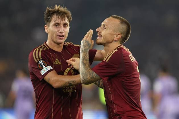 Rome, Italy 26.9.2024: Tommaso Baldanzi of Roma, Angelino of Roma score the goal and celebrate with the team during the UEFA Europa League 2024-2025 day 1, football match between AS Roma vs Athletic Club Bilbao at Olympic Stadium in Rome.  Copyright: xMarcoxIacobucci IPAxSportx xipa-x xx IPA_50071564 IPA_Agency_IPA50071564