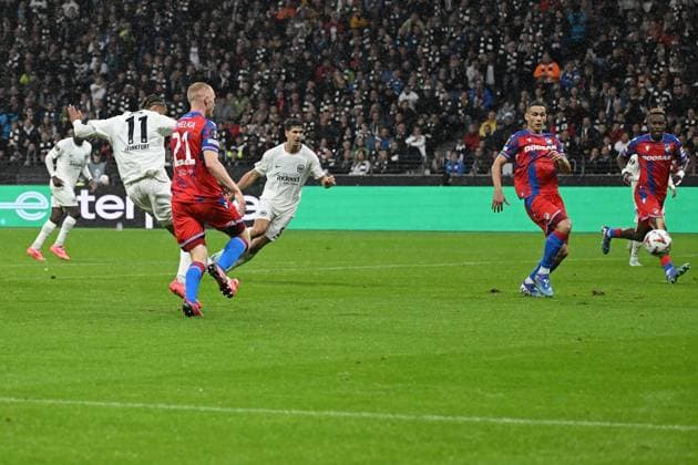 26 09 2024, xjhx, Football UEFA Europa League, Eintracht Frankfurt Viktoria Pilsen emspor, v l Hugo Ekitike Eintracht Frankfurt scores the goal 1 0 DFL DFB REGULATIONS PROHIBIT ANY USE OF PHOTOGRAPHS as IMAGE SEQUENCES and or QUASI VIDEO Frankfurt am Main