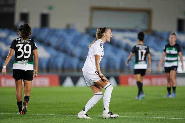 UEFA Women s Champions League - Real Madrid vs Sporting Portugal MADRID, SPAIN - SEPTEMBER 26 : Sandie Toletti of Real Madrid women celebrates a goal during the UEFA Women s Champions League 24 25 match, Round 2, second leg between Real Madrid and Sporting Portugal at Alfredo Di Stefano stadium in Madrid. (Photo by Guillermo Martinez) Madrid Alfredo Di Stefano Stadium Spain Copyright: xGuillermoxMartinezx