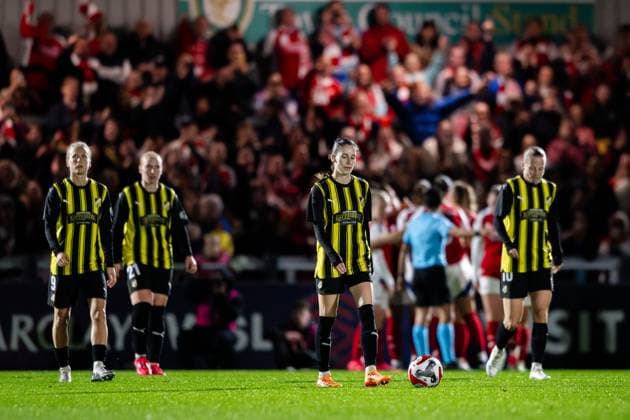 240926 Clarissa Larisey of Häcken looks dejected after the 3 0 goal during the UEFA Women s Champions League qualifying match between Arsenal and Häcken on September 26, 2024 in London Photo Emma Wallskog BILDBYRAN COP 320 EW0435 fotboll football soccer fotball champions league arsenal häcken dam bbeng depp  Copyright: EMMAxWALLSKOG BB240926EW086