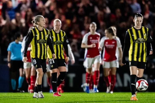 240926 Filippa Curmark of Häcken looks dejected after the 3 0 goal during the UEFA Women s Champions League qualifying match between Arsenal and Häcken on September 26, 2024 in London Photo Emma Wallskog BILDBYRAN COP 320 EW0435 fotboll football soccer fotball champions league arsenal häcken dam bbeng depp  Copyright: EMMAxWALLSKOG BB240926EW087