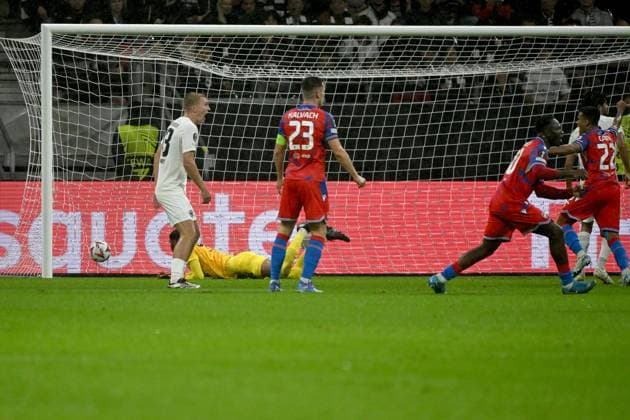 26 09 2024, xjhx, Football UEFA Europa League, Eintracht Frankfurt Viktoria Pilsen emspor, v l Pavel Sulc FC Viktoria Pilsen scores the goal 1 1 Kaua Santos Eintracht Frankfurt DFL DFB REGULATIONS PROHIBIT ANY USE OF PHOTOGRAPHS as IMAGE SEQUENCES and or QUASI VIDEO Frankfurt am Main
