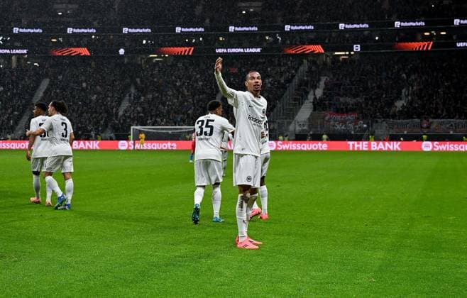 26 09 2024, xpsx, Fußball UEFA Europa League, Eintracht Frankfurt Viktoria Pilsen v l celebrate the goal, Torjubel zum 1 0 Torschütze Hugo Ekitike Eintracht Frankfurt DFL DFB REGULATIONS PROHIBIT ANY USE OF PHOTOGRAPHS as IMAGE SEQUENCES and or QUASI VIDEO emspor Frankfurt