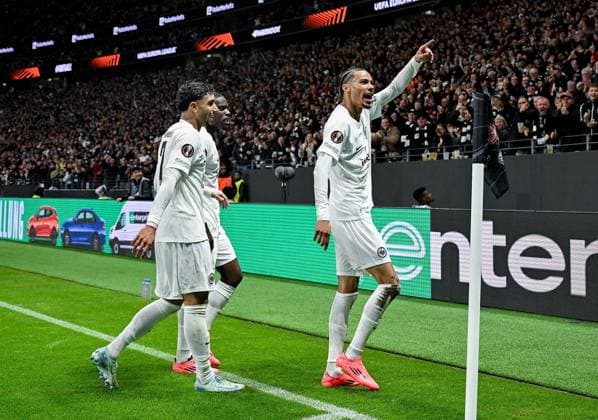 26 09 2024, xpsx, Fußball UEFA Europa League, Eintracht Frankfurt Viktoria Pilsen v l celebrate the goal, Torjubel zum 1 0 Torschütze Hugo Ekitike Eintracht Frankfurt DFL DFB REGULATIONS PROHIBIT ANY USE OF PHOTOGRAPHS as IMAGE SEQUENCES and or QUASI VIDEO emspor Frankfurt