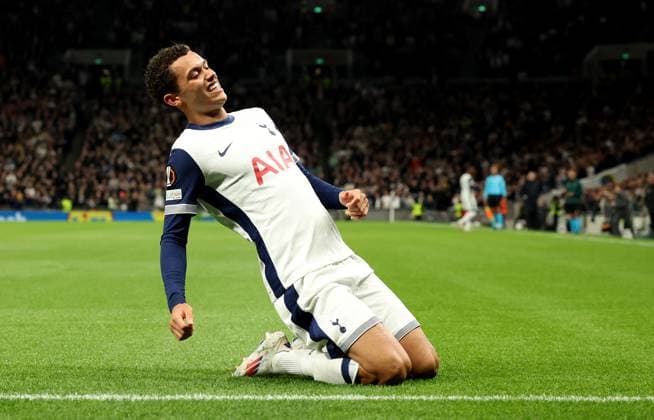 London, England, 26th September 2024. Tottenham s Brennan Johnson celebrates after scoring the opening goal during the UEFA Europa League match at the Tottenham Hotspur Stadium, London. Picture credit should read: Paul Terry Sportimage EDITORIAL USE ONLY. No use with unauthorised audio, video, data, fixture lists, club league logos or live services. Online in-match use limited to 120 images, no video emulation. No use in betting, games or single club league player publications. SPI-3334-0014