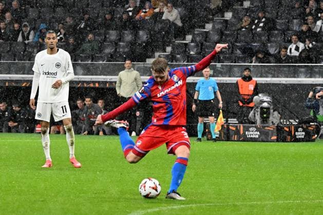 26 09 2024, xsltx, Football UEFA Europa League, Eintracht Frankfurt Viktoria Pilsen emspor, v l Pavel Sulc FC Viktoria Pilsen scores the goal 1 1 DFL DFB REGULATIONS PROHIBIT ANY USE OF PHOTOGRAPHS as IMAGE SEQUENCES and or QUASI VIDEO Frankfurt am Main