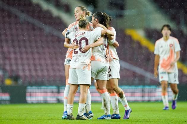 26 09 2024, Geneva, Stade de Geneve, UEFA Women s Champions League Servette FC Chônois Fôminin AS Roma, Giulia Dragoni 15 Roma celebrates her goal Geneva Stade de Geneve Geneva Switzerland  Copyright: xJustPictures.ch DanielaxPorcellix