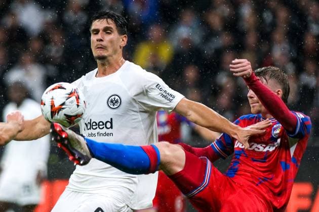 Igor Matanovic Eintracht Frankfurt, 09 in duel with Pavel Sulc Viktoria Pilsen, 31 , GER, Eintracht Frankfurt vs Viktoria Pilsen, Football, UEFA Europa League, Matchday 1, Season 2024 25, 26 09 2024 GER, Eintracht Frankfurt vs Viktoria Pilsen, Football, UEFA Europa League, Matchday 1, Season 2024 25, 26 09 2024 Frankfurt Copyright: xEibner-Pressefoto FlorianxWieganx EP_FWD