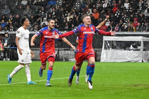 26 09 2024, xsltx, Fußball UEFA Europa League, Eintracht Frankfurt Viktoria Pilsen emspor, v l Torjubel nach dem Tor zum celebrating the goal celebrate 1 1 durch Pavel Sulc FC Viktoria Pilsen DFL DFB REGULATIONS PROHIBIT ANY USE OF PHOTOGRAPHS as IMAGE SEQUENCES and or QUASI VIDEO Frankfurt am Main