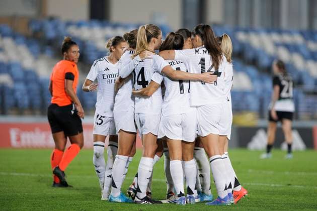UEFA Women s Champions League - Real Madrid vs Sporting Portugal MADRID, SPAIN - SEPTEMBER 26 : Several player of Real Madrid women celebrates a goal during the UEFA Women s Champions League 24 25 match, Round 2, second leg between Real Madrid and Sporting Portugal at Alfredo Di Stefano stadium in Madrid. (Photo by Guillermo Martinez) Madrid Alfredo Di Stefano Stadium Spain Copyright: xGuillermoxMartinezx