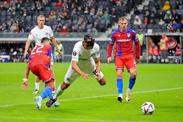 Frankfurt, Germany 26 September 2024 Europa League 2024 2025 Eintracht Frankfurt vs FC Viktoria Pilsen In the picture from left in the duel Cadu Pilsen vs Ellyes Skhiri Frankfurt Deutsche Bank Park Hessen Copyright: xFotostandx xRacochax