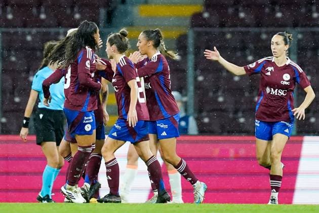 26 09 2024, Geneva, Stade de Geneve, UEFA Women s Champions League Servette FC Chônois Fôminin AS Roma, Joana Gaspar Da Silva Marchao Servette scores a goal and celebrates with teammates Geneva Stade de Geneve Geneva Switzerland  Copyright: xJustPictures.ch DanielaxPorcellix