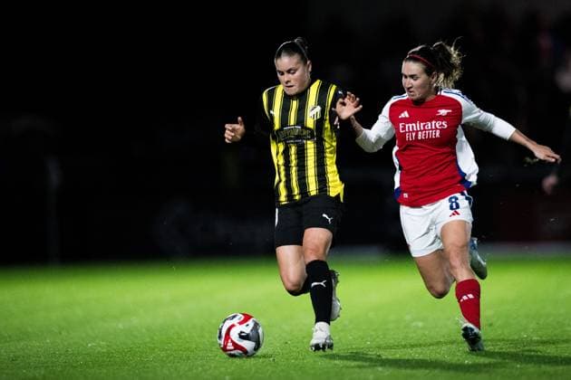 240926 Hanna Wijk of Häcken and Mariona Caldentey of Arsenal during the UEFA Women s Champions League qualifying match between Arsenal and Häcken on September 26, 2024 in London Photo Emma Wallskog BILDBYRAN COP 320 EW0435 fotboll football soccer fotball champions league arsenal häcken dam bbeng  Copyright: EMMAxWALLSKOG BB240926EW095