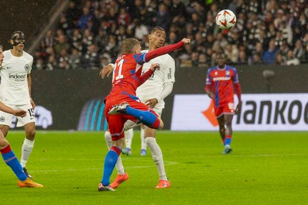 UEFA Europa League Eintracht Frankfurt Viktoria Pilsen, 26 09 2024 Hugo Ekitike Eintracht Frankfurt 11 Pavel Sulc Viktoria Pilsen 31 , Eintracht Frankfurt Viktoria Pilsen, Frankfurt, Deutsche Bank Park, 26 9 2024 Copyright: xBEAUTIFULxSPORTS Gawlikx