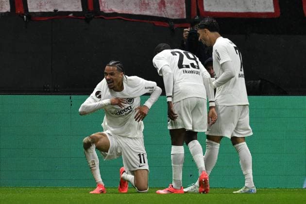 26 09 2024, xsltx, Fußball UEFA Europa League, Eintracht Frankfurt Viktoria Pilsen emspor, v l Torjubel nach dem Tor zum celebrating the goal celebrate 1 0 Hugo Ekitike Eintracht Frankfurt DFL DFB REGULATIONS PROHIBIT ANY USE OF PHOTOGRAPHS as IMAGE SEQUENCES and or QUASI VIDEO Frankfurt am Main