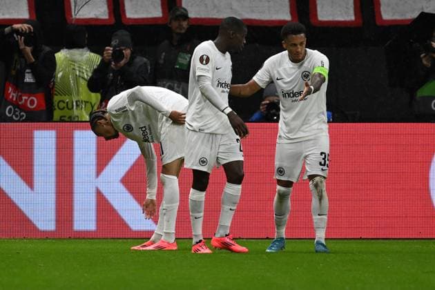 26 09 2024, xsltx, Fußball UEFA Europa League, Eintracht Frankfurt Viktoria Pilsen emspor, v l Torjubel nach dem Tor zum celebrating the goal celebrate 1 0 Hugo Ekitike Eintracht Frankfurt DFL DFB REGULATIONS PROHIBIT ANY USE OF PHOTOGRAPHS as IMAGE SEQUENCES and or QUASI VIDEO Frankfurt am Main