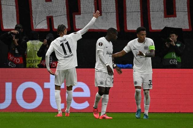 26 09 2024, xsltx, Fußball UEFA Europa League, Eintracht Frankfurt Viktoria Pilsen emspor, v l Torjubel nach dem Tor zum celebrating the goal celebrate 1 0 Hugo Ekitike Eintracht Frankfurt DFL DFB REGULATIONS PROHIBIT ANY USE OF PHOTOGRAPHS as IMAGE SEQUENCES and or QUASI VIDEO Frankfurt am Main