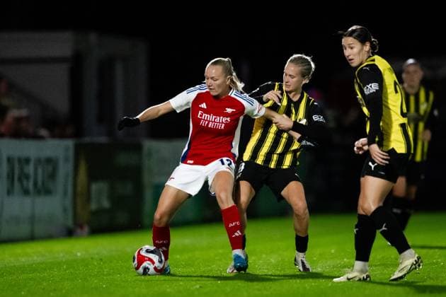 240926 Frida Maanum of Arsenal and Filippa Curmark of Häcken during the UEFA Women s Champions League qualifying match between Arsenal and Häcken on September 26, 2024 in London Photo Emma Wallskog BILDBYRAN COP 320 EW0435 fotboll football soccer fotball champions league arsenal häcken dam bbeng  Copyright: EMMAxWALLSKOG BB240926EW101