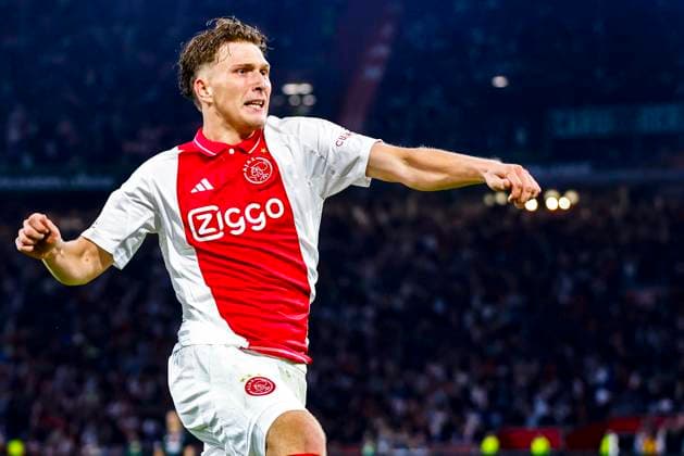 Sport Bilder des Tages AMSTERDAM, 26-09-2024 , JohanCruijff Arena, football, UEFA Europa League, season 2024 2025, during the match Ajax - Besiktas, Ajax player Mika Godts scores the 2-0 and celebrate his goal Ajax - Besiktas  x26343222x Copyright: