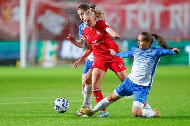 ENSCHEDE, Stadium De Grolsch Veste, 26-09-2024 , season 2024 2025 , UEFA Women Champions League Qualification. during the match Twente - Osijek (women), FC Twente player Ella Peddemors Twente - Osijek (women)  x26343233x Copyright: