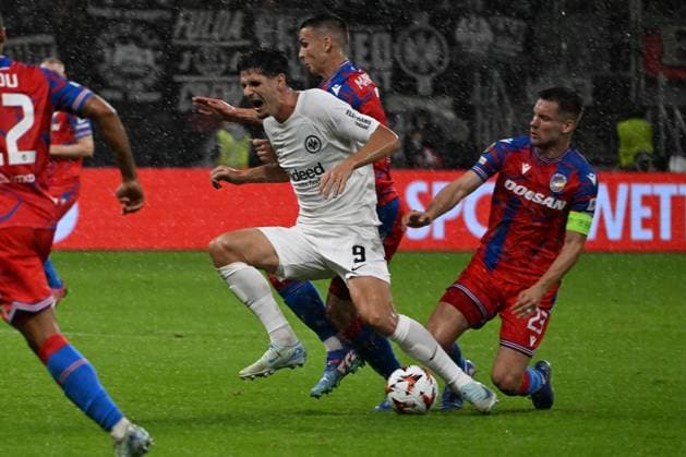26 09 2024, xsltx, Football UEFA Europa League, Eintracht Frankfurt Viktoria Pilsen emspor, v l Igor Matanovic Eintracht Frankfurt Lukas Kalvach FC Viktoria Pilsen Zweikampf, Aktion, action, battle for the ball DFL DFB REGULATIONS PROHIBIT ANY USE OF PHOTOGRAPHS as IMAGE SEQUENCES and or QUASI VIDEO Frankfurt am Main